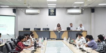 कलेक्टर ने साप्ताहिक समय-सीमा की बैठक ली