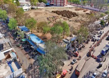 मॉडल स्कूल मार्केट जर्जर घोषित, 200 दुकानें हटेंगी:गुरुवार को छह दुकानों के छज्जे गिरे थे, निरीक्षण के बाद फैसला