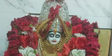 रामानुजगंज मां महामाया मंदिर में उमड़ी श्रद्धालुओं की भीड़