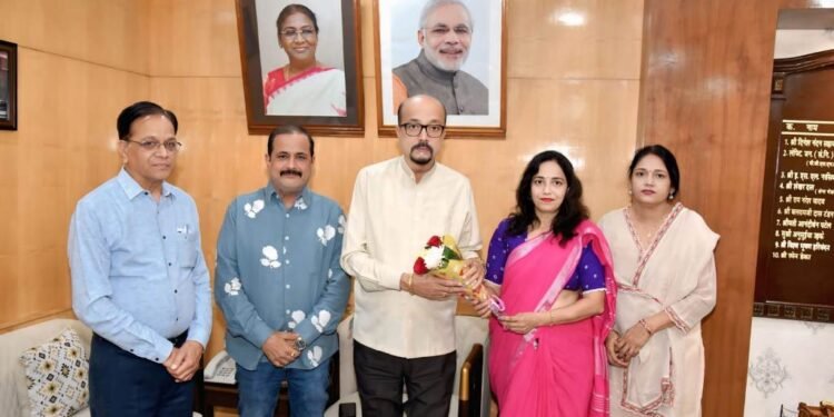 अंतरराष्ट्रीय महिला दिवस पर राज्यपाल ने स्मिता सिंह को सम्मानित किया