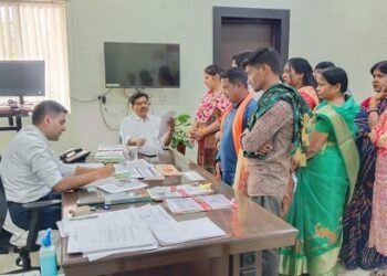 कलेक्टर ने जनदर्शन में गंभीरता से सुनी नागरिकों की समस्याएं