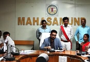 कलेक्टर लंगेह ने जन चौपाल में सुनी लोगों की समस्याएं, दिए निराकरण के निर्देश