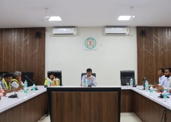 शिक्षा, स्वास्थ्य और जागरूकता से ही बदलेगा बीजापुर का भविष्य : कलेक्टर संबित मिश्रा