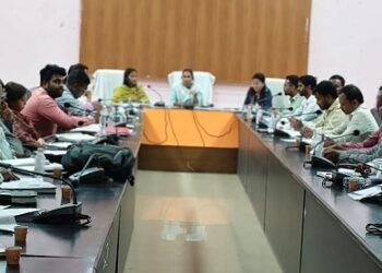 कलेक्टर ने पंचायत एवं ग्रामीण विकास विभाग के निर्माण कार्यों की समीक्षा की