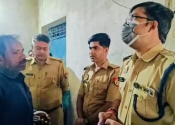 ‘अपनी मौत के जिम्मेदार हम होंगे’, लखनऊ में परिवार के 3 लोगों ने जहर खाया, मां-बेटे की मौत, पिता गंभीर