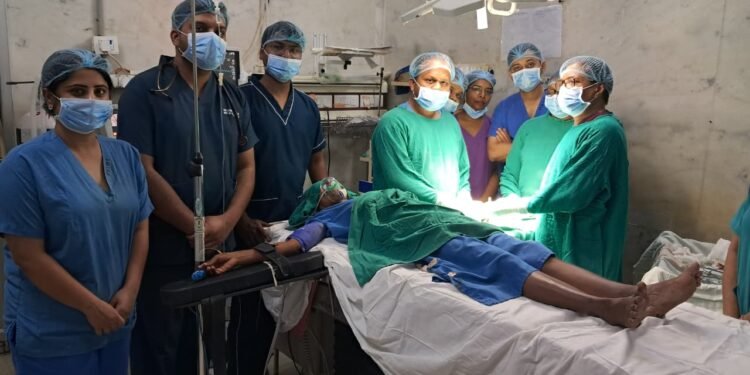 विशेषज्ञ चिकित्सकों की टीम ने 10 मरीजों का किया निःशुल्क ऑपरेशन