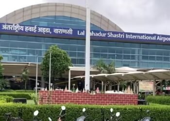 वाराणसी एयरपोर्ट पर बुर्का पहने हिंदू युवती पकड़ाई, मुंबई शादी करने जा रही थी; कोर्ट ने दे दी इजाजत