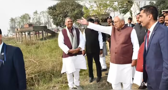 नीतीश कुमार राजभवन पहुंचे, क्या आज ही दे देंगे सीएम पद से इस्तीफा या कोई और वजह