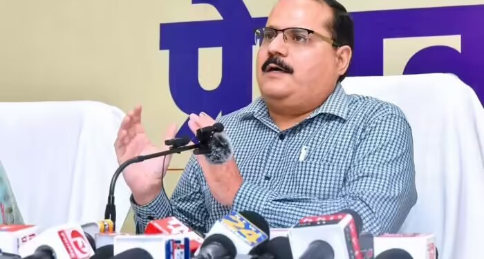 उत्‍तर प्रदेश में चुनाव आयोग ने 6 उम्मीदवार 3 साल के लिए किए बैन, जानिए लिस्‍ट में किनके नाम