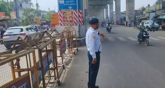 गाजियाबाद: जाम फ्री सिटी के लिए मेरठ रोड पर दुहाई कट किया गया बंद, यूटर्न बनाए गए