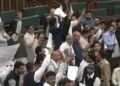 जम्मू-कश्मीर विधानसभा में खामेनेई की तस्वीर लेकर प्रदर्शन