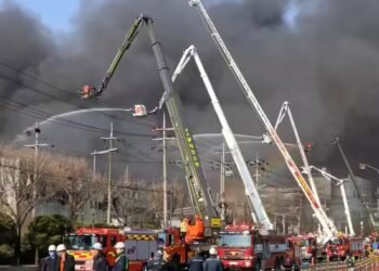 दक्षिण कोरिया की फैक्ट्री में भीषण हादसा, आग में जलकर 10 की मौत, जलती इमारत से कूदने लगे लोग