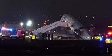 ‘प्लीज रूको’,न्यूयॉर्क एयरपोर्ट पर एयर कनाडा के विमान की ट्रक से टक्कर, ATC की घबराहट ऑडियो में कैद