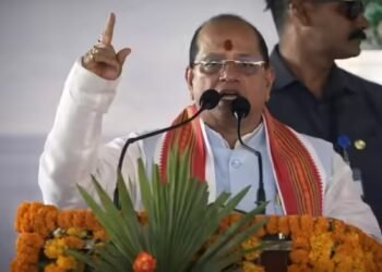 बिहार के उपमुख्यमंत्री विजय कुमार सिन्हा की सख्ती का असर, करीब 300 राजस्व सेवा अधिकारी काम पर लौटे