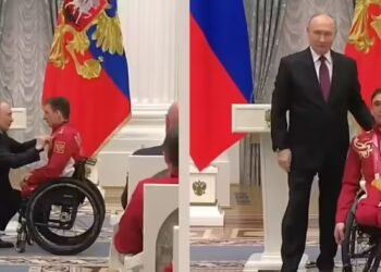 गोल्ड मेडलिस्ट के सम्मान में घुटनों पर झुके व्लादिमीर पुतिन, पैरालंपिक 2026 के नायकों का ऑर्डर ऑफ फ्रेंडशिप से भव्य स्वागत