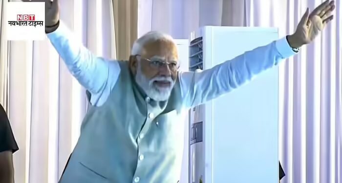 असम के बागान की चाय बेच-बेचकर बना प्रधानमंत्री, पीएम मोदी ने टी गार्डन के श्रमिकों से कहा- कर्ज उतारने आया