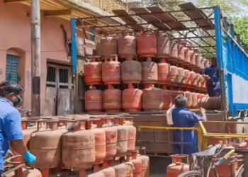 घरेलू रसोई गैस सिलेंडर के बढ़े दाम, 60 रुपये की बढ़ोतरी, ईरान युद्ध का इम्‍पैक्‍ट