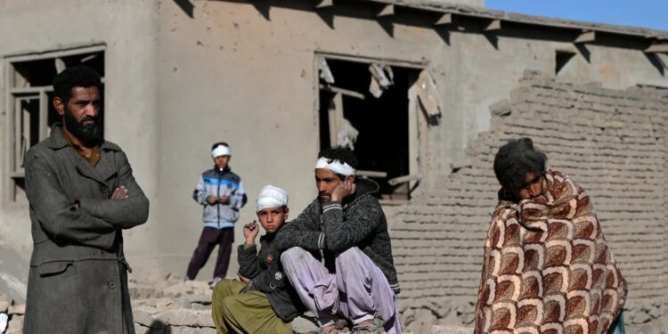 पाकिस्तान ने अफगानिस्तान में हवाई हमले किए:महिलाओं-बच्चे समेत 4 लोगों की मौत