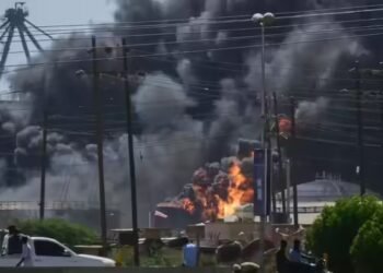 ईरान और अमेरिका-इजरायल युद्ध 20 दिनों के बाद भी विकराल, बरस रही हैं मिसाइलें, किस देश में कितने मरे?