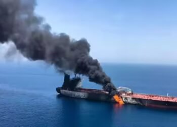 फारस की खाड़ी में जहाजों के लिए डर ही डर! बीमा कंपनियों ने पीछे खींचे हाथ, क्या तेल की कीमतें आसमान छूएंगी?