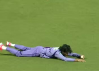 36 की उम्र में मनीष पांडे की फुर्ती तो देखिए, हवा में उड़ते हुए लपका कैमरून ग्रीन का कैच