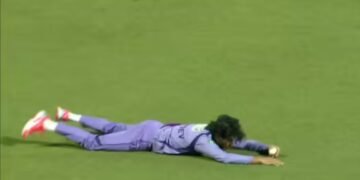 36 की उम्र में मनीष पांडे की फुर्ती तो देखिए, हवा में उड़ते हुए लपका कैमरून ग्रीन का कैच