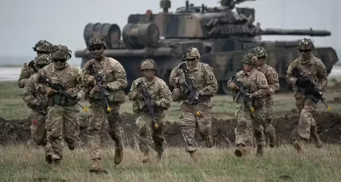 मिडिल ईस्ट में 10000 अतिरिक्त सैनिक भेजने जा रहे ट्रंप, ईरान से बातचीत क्या बहाना, बड़े हमले की तैयारी में अमेरिका?