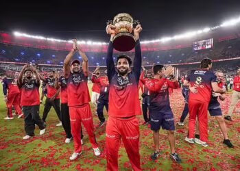 IPL से पहले बिकने के लिए तैयार RCB, विराट कोहली की टीम का मालिक बनने के लिए कौन सबसे आगे?