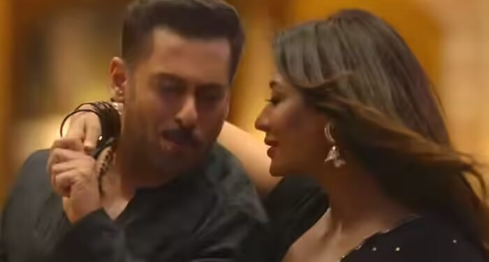 सलमान खान की ‘मातृभूमि’ का नया गाना ‘चांद देख लेना’ देख क्रेजी फैन्स बोले – पिछली 3-4 फिल्मों से बेहतर