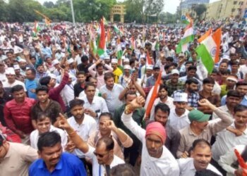 भोपाल में शिक्षकों का शक्ति प्रदर्शन, पात्रता परीक्षा के विरोध में उतरे 50 हजार कर्मचारी