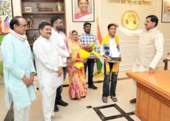 CM मोहन यादव ने MP बोर्ड 10th टॉपर प्रतिभा सोलंकी को दिया 1 लाख रुपये का इनाम, 500 में से 499 अंक लाकर रचा था इतिहास