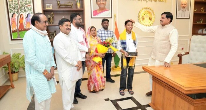 CM मोहन यादव ने MP बोर्ड 10th टॉपर प्रतिभा सोलंकी को दिया 1 लाख रुपये का इनाम, 500 में से 499 अंक लाकर रचा था इतिहास