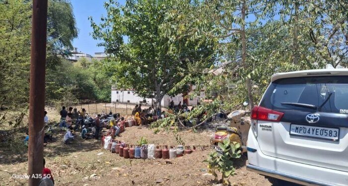 भोपाल में गैस का ‘खेल’, होटल-रेस्टोरेंट को बेचे बिना OTP के सिलिंडर, बुकिंग करने के बाद भी उपभोक्ता परेशान