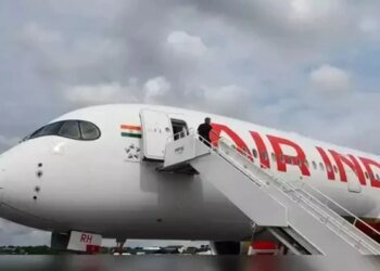 भोपाल से दिल्ली जा रही Air India फ्लाइट में मेडिकल इमरजेंसी: यात्रियों की बिगड़ी तबीयत, रनवे से लौटा विमान