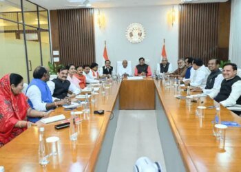 सीएम हाउस में हुई बीजेपी कोर ग्रुप की पहली बैठक:देर से पहुंचे विजयवर्गीय, शिवराज को छोड़कर डेढ़ दर्जन दिग्गज रहे मौजूद