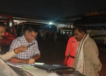 नियमों की धज्जियां उड़ाने वाली बसों से RTO ने वसूला 1.48 लाख का जुर्माना, मौके पर ही रद किए फिटनेस