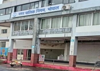 भोपाल नगर निगम के नए दफ्तर जा रहे हैं तो घर से पानी लेकर निकलें, कर्मचारियों-जनता के लिए अब लगेंगे वाटर कूलर