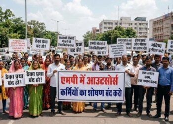 एमपी में आउटसोर्स कर्मियों का नया पोर्टल ROMS विवादों में, संगठनों ने कहा- पोर्टल बदला है, कर्मचारियों की किस्मत नहीं