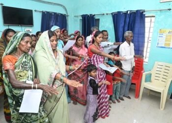 कलेक्टर ने जल संरक्षण महाअभियान के तहत जिले के विभिन्न ग्रामों का किया दौरा