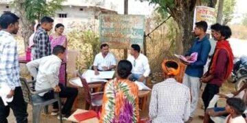 एसडीएम ने सैचुरेशन शिविरों में योजनाओं की दी जानकारी, जनगणना 2027 के लिए किया जागरूक