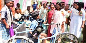 जिले के अंतिम छोर तक मिल रहा लोगों को शासन की योजनाओं का लाभ