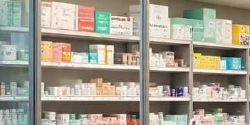 कोरबा में 3 मेडिकल स्टोर्स के लाइसेंस निलंबित:अनियमितता पर औषधि विभाग की कार्रवाई, कई स्टोर्स को नोटिस जारी