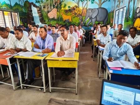 प्रगणकों को फील्ड ट्रेनरों द्वारा दिया जा रहा प्रशिक्षण, 1 मई से शुरू होगा डिजिटल डेटा संग्रह