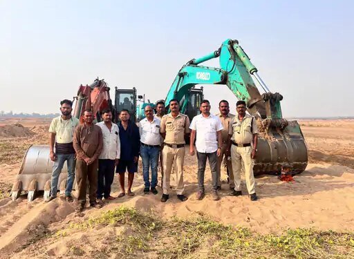 महानदी में खनिज विभाग का छापा, 4 मशीनें जब्त