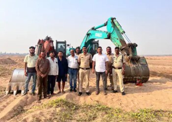 महानदी में खनिज विभाग का छापा, 4 मशीनें जब्त