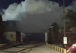 केमिकल फैक्ट्री की पाइपलाइन फटी, धुएं का गुबार उठा