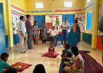 उचित मूल्य दुकानों व आंगनबाड़ी केंद्रों के औचक निरीक्षण में मिली अनियमितताओं पर जताई अप्रसन्नता