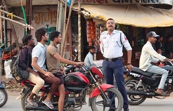 सारंगढ़ बिलाईगढ़ जिले में यातायात नियमों का पालन करें या जुर्माना के लिए तैयार रहें