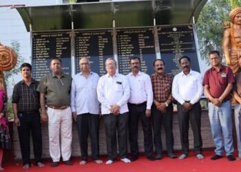 अटल बिहारी वाजपेयी विवि में बिरसा मुंडा और रानी दुर्गावती की प्रतिमाओं का अनावरण