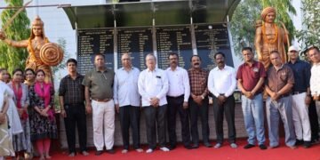 अटल बिहारी वाजपेयी विवि में बिरसा मुंडा और रानी दुर्गावती की प्रतिमाओं का अनावरण